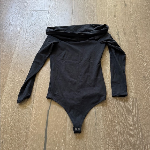 Abercrombie & Fitch Tops - Abercrombie & Fitch off-shoulder black bodysuit